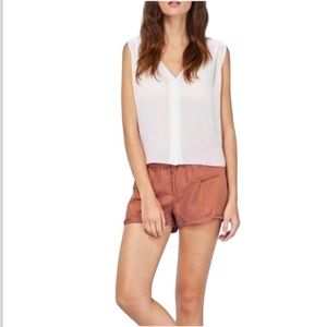 Wilfred Paradis linen pullover shorts.